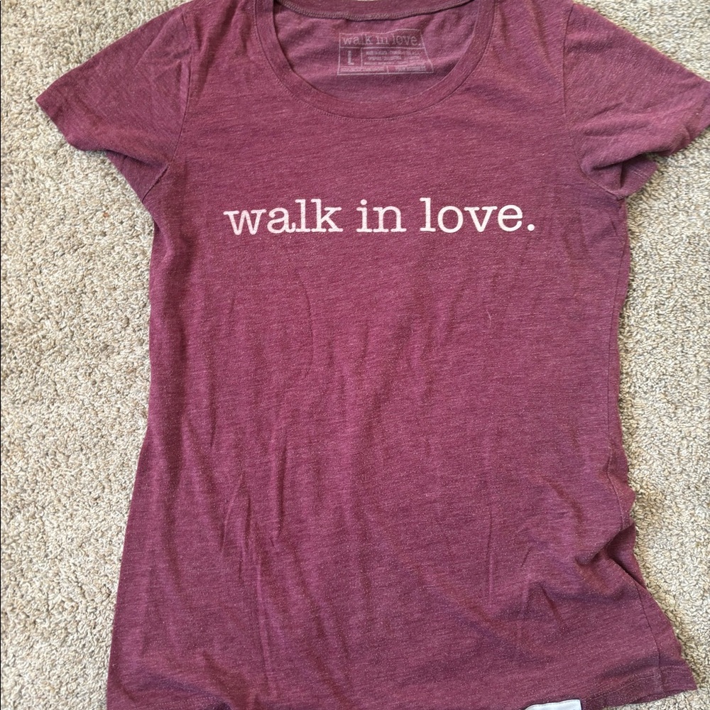 Walk In Love T-shirt Women’s Large Maroon